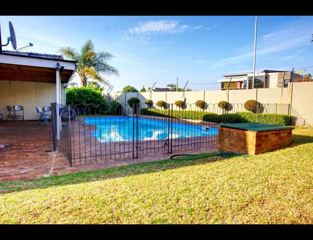 4 BEDROOM HOUSE FOR SALE IN MONTGOMERY PARK